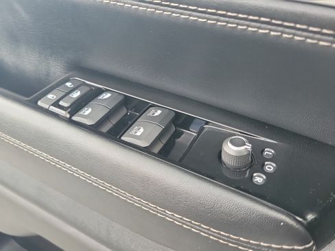 Used 2024 Jeep Wagoneer L Series II RWD image 21