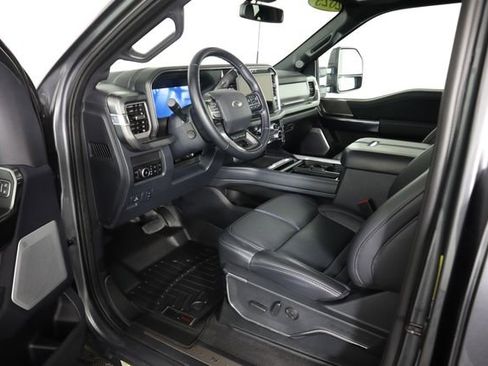 Certified 2025 Ford F450 Platinum w/ FX4 Off-Road Package image 45