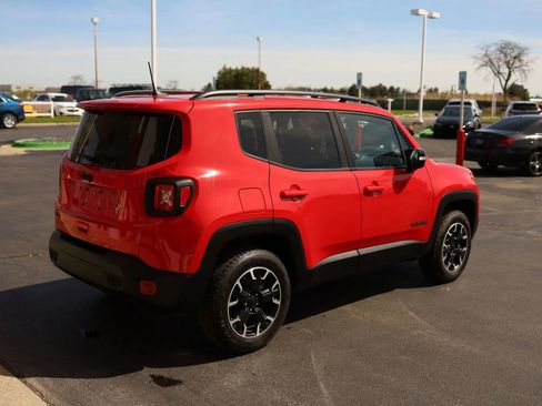 Used 2023 Jeep Renegade Latitude AWD/4WD image 5