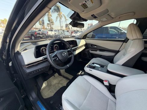Used 2025 Nissan Ariya AWD image 12