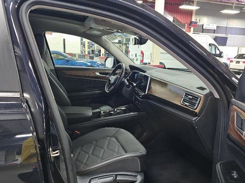 Used 2024 Volkswagen Atlas SE w/ Panoramic Sunroof Package AWD/4WD image 14