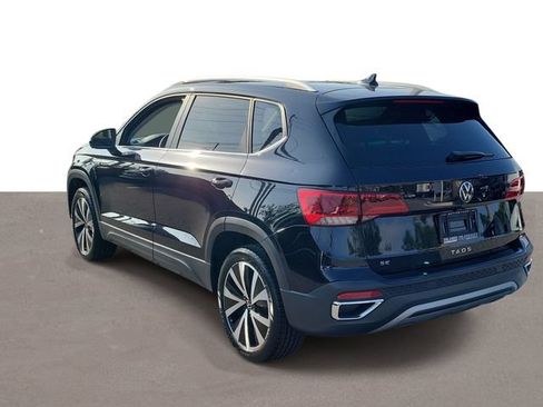 Used 2022 Volkswagen Taos SE FWD image 3