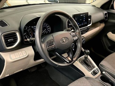 Used 2020 Hyundai Venue FWD image 12