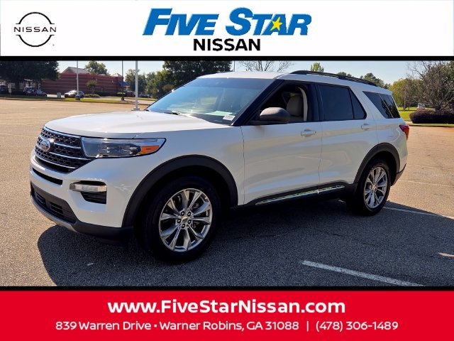 Used 2024 Ford Explorer XLT w/ Equipment Group 202A RWD image 3