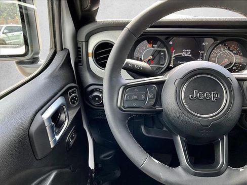 Used 2026 Jeep Wrangler Willys image 18