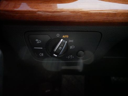 Used 2023 Audi Q5 e Premium w/ Convenience Package image 26