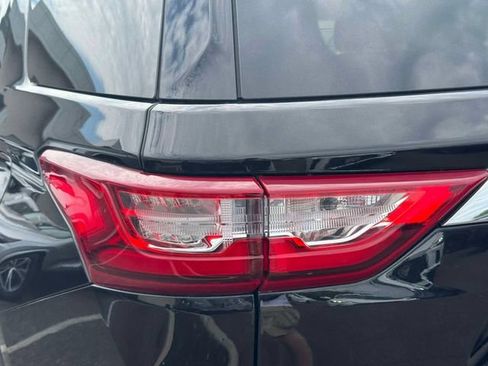 Used 2020 Chevrolet Traverse LT w/ LT Premium Package AWD/4WD image 14