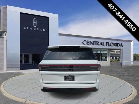 New 2026 Lincoln Navigator Premiere AWD/4WD image 4