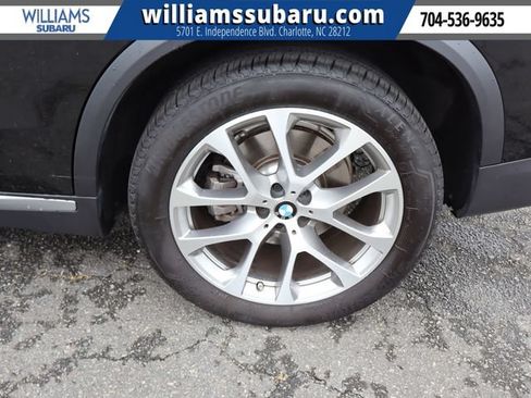 Used 2022 BMW X5 xDrive40i w/ Parking Assistance Package AWD/4WD image 43