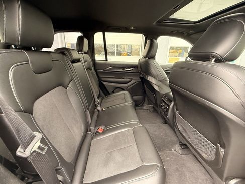 Certified 2025 Jeep Grand Cherokee Altitude image 14