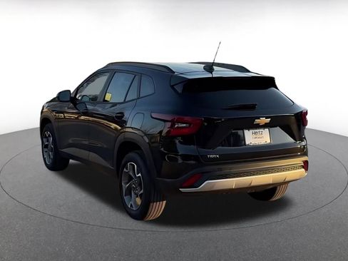 Used 2025 Chevrolet Trax LT image 11