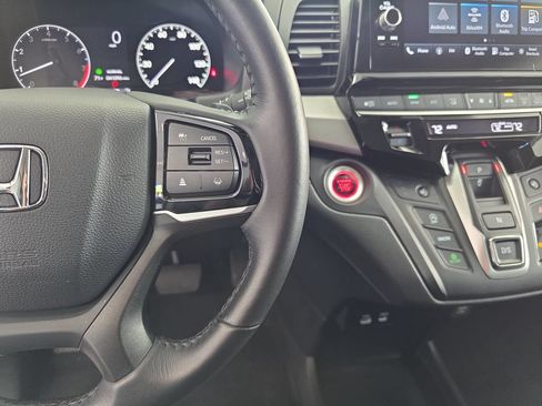 Used 2025 Honda Odyssey EX-L image 16