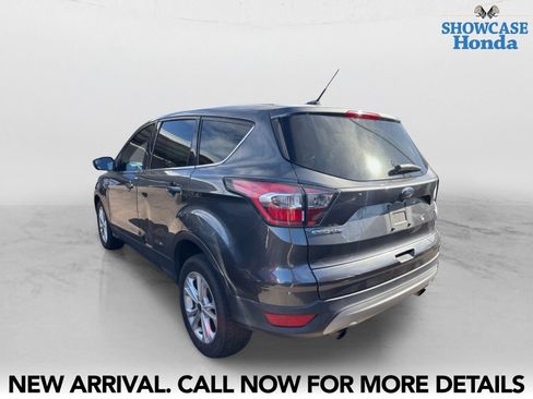 Used 2017 Ford Escape SE w/ SE Cold Weather Package image 4