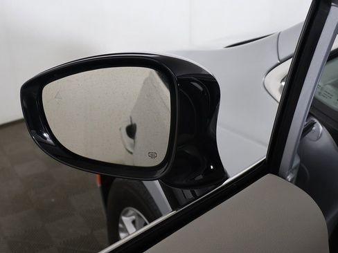 Used 2024 Chrysler Pacifica Touring-L image 30