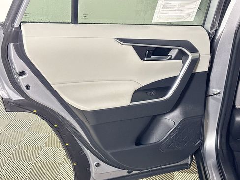 Used 2022 Toyota RAV4 XLE image 19