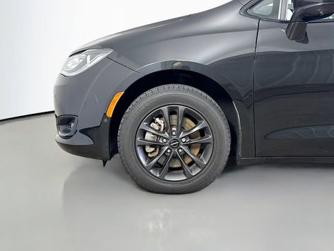 Used 2020 Chrysler Pacifica Touring-L w/ Advanced Safetytec Group AWD/4WD image 32