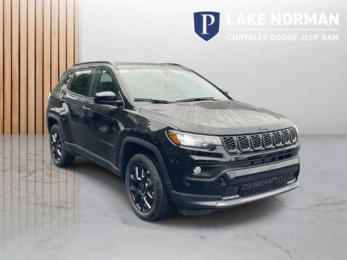 New 2026 Jeep Compass Latitude image 2