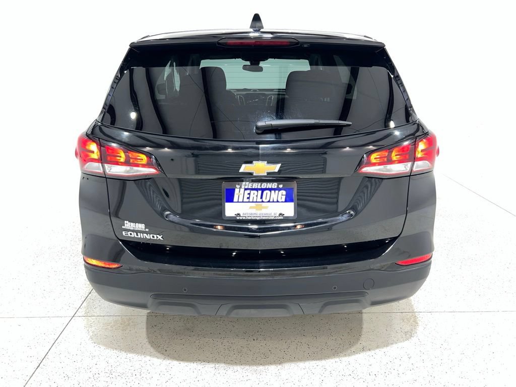 Used 2022 Chevrolet Equinox LS w/ LS Convenience Package FWD image 4