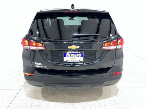 Used 2022 Chevrolet Equinox LS w/ LS Convenience Package FWD image 4
