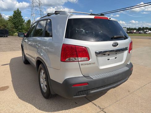 Used 2013 Kia Sorento LX w/ Convenience Pkg FWD image 5