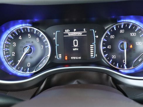 Used 2017 Chrysler Pacifica Touring w/ Tire & Wheel Group image 20