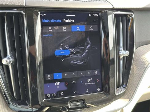 Used 2023 Volvo XC60 B5 Plus w/ Protection Package Premier image 5