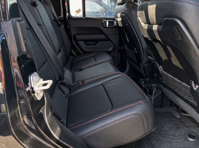 Used 2025 Jeep Gladiator Rubicon AWD/4WD image 10