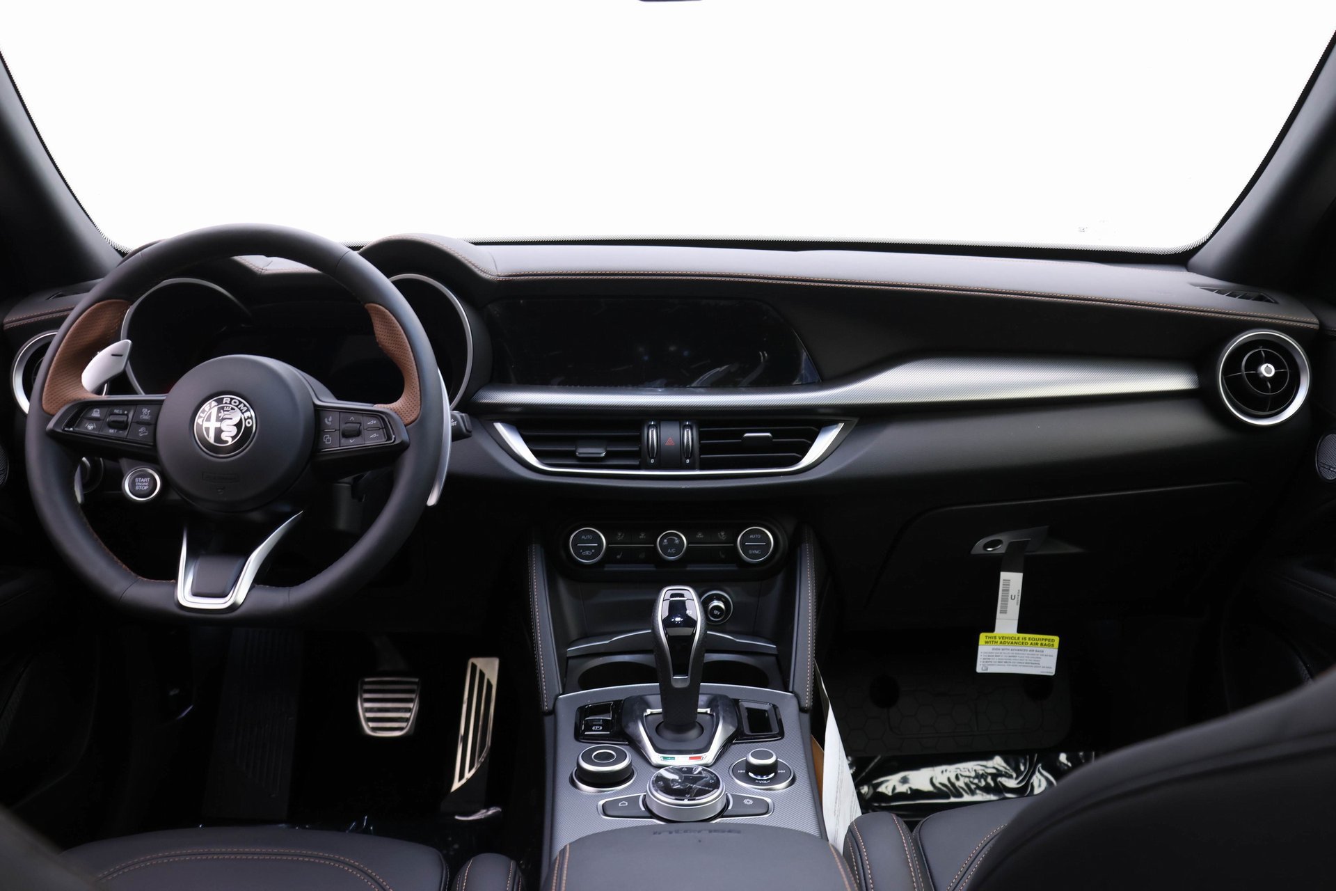 New 2025 Alfa Romeo Stelvio Sprint w/ Convenience Pack AWD/4WD image 8