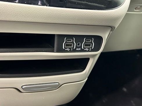 Used 2023 Chrysler Pacifica Touring-L FWD image 25