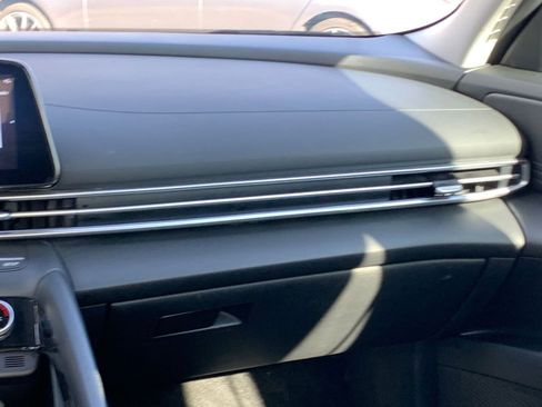 Used 2025 Hyundai Elantra SEL image 35