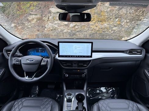 Certified 2024 Ford Escape SE w/ PHEV Premium Package image 12