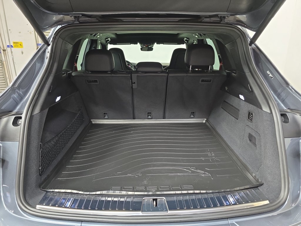 Certified 2026 Porsche Cayenne GTS AWD/4WD image 25