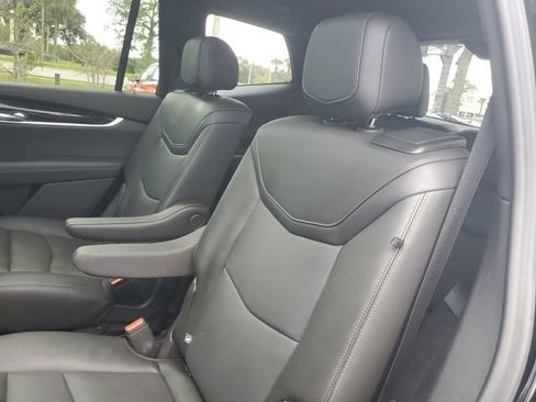 Used 2025 Cadillac XT6 Premium Luxury image 10