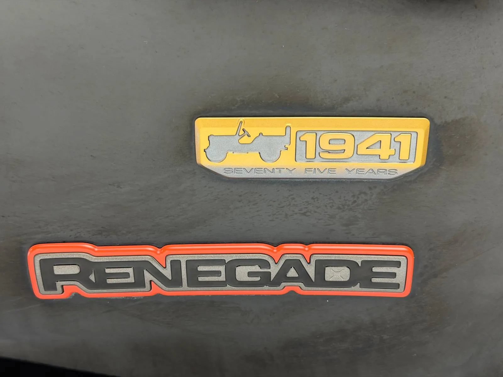 Used 2016 Jeep Renegade 75th Anniversary FWD image 9