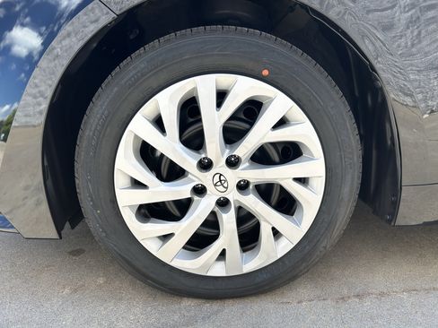 Certified 2025 Toyota Corolla LE FWD image 14