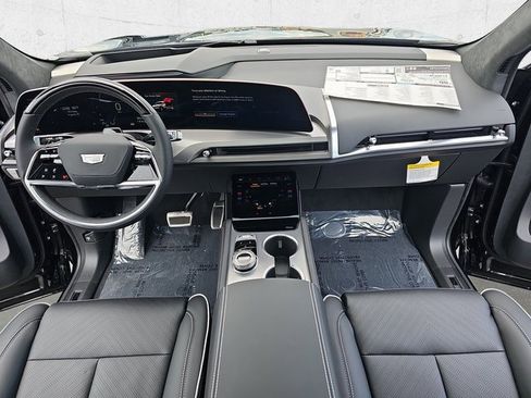 New 2026 Cadillac Vistiq Platinum w/ LPO, Floor Liner Package image 9