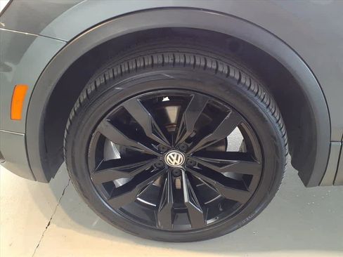 Used 2021 Volkswagen Tiguan SE R-Line image 8