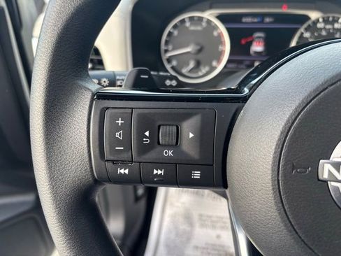 Used 2023 Nissan Rogue SV image 17