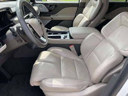 Used 2022 Lincoln Aviator Reserve w/ Equipment Group 201A AWD/4WD image 13