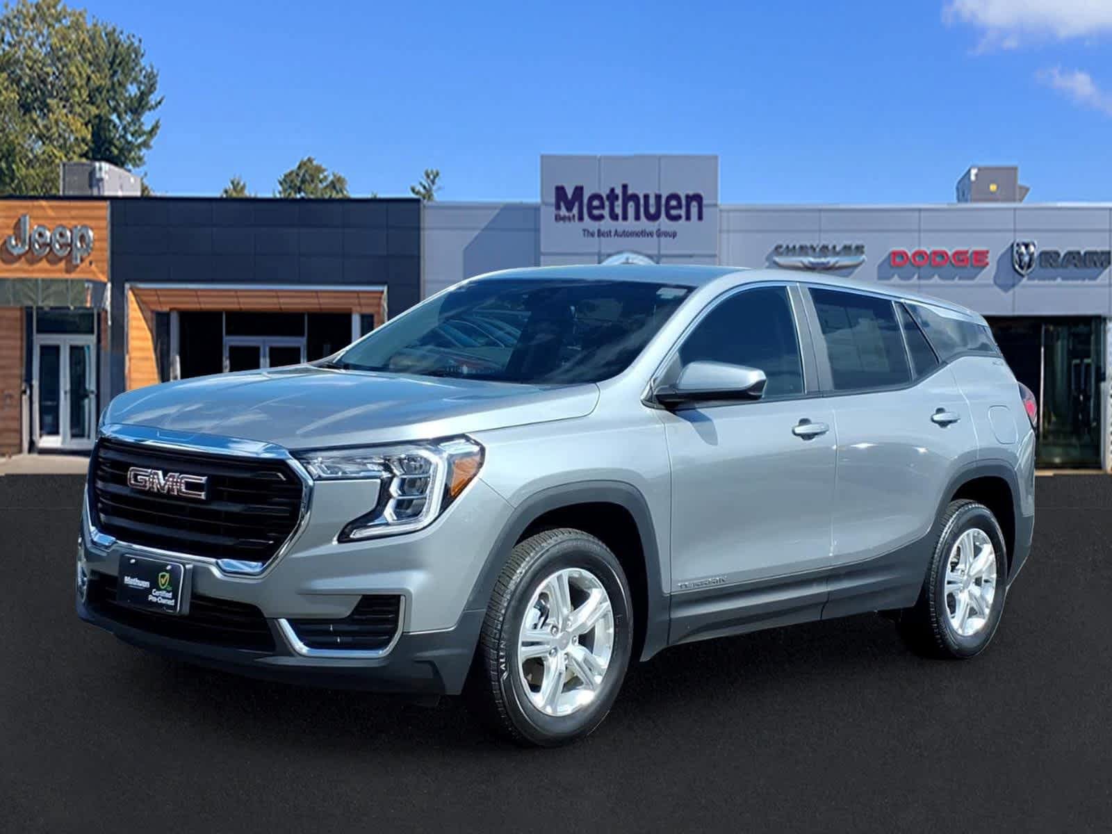 Used 2024 GMC Terrain SLE AWD/4WD image 9
