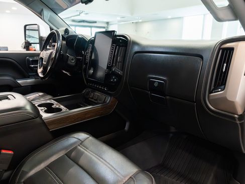 Used 2018 GMC Sierra 2500 Denali w/ Duramax Plus Package image 10