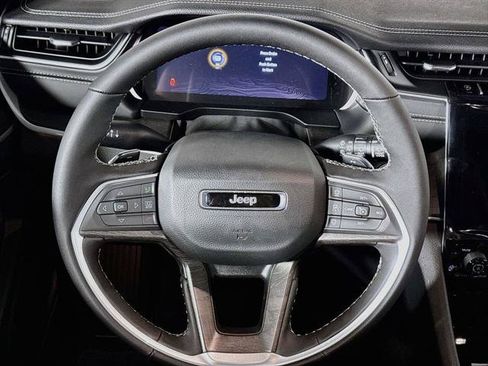 Certified 2025 Jeep Grand Cherokee L Limited w/ Luxury Tech Group II AWD/4WD image 14