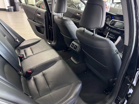 Used 2017 Honda Accord Touring image 15