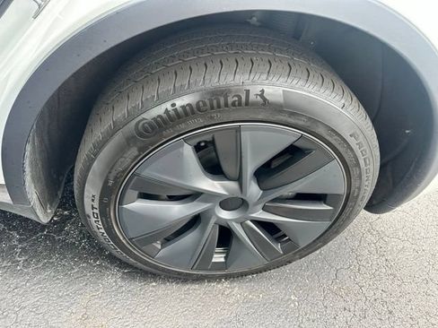 Used 2025 Tesla Model Y Long Range RWD image 7