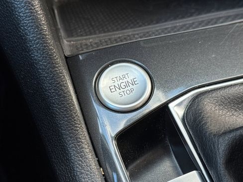 Used 2023 Volkswagen Tiguan SE image 34