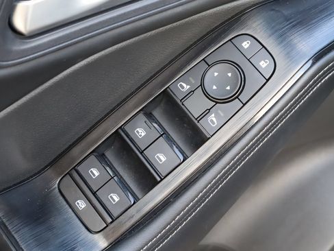 Used 2024 Nissan Rogue SV w/ SV Premium Package FWD image 18