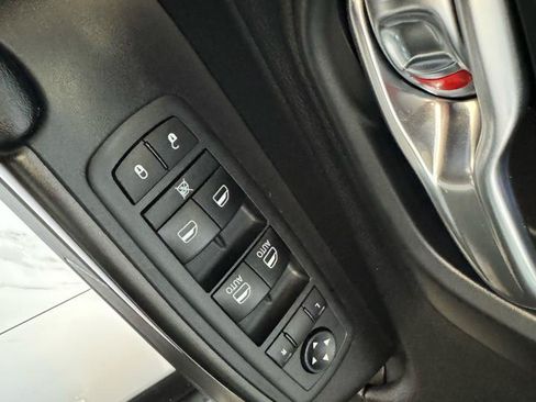 Used 2020 Jeep Cherokee Trailhawk w/ Comfort/Convenience Group AWD/4WD image 11