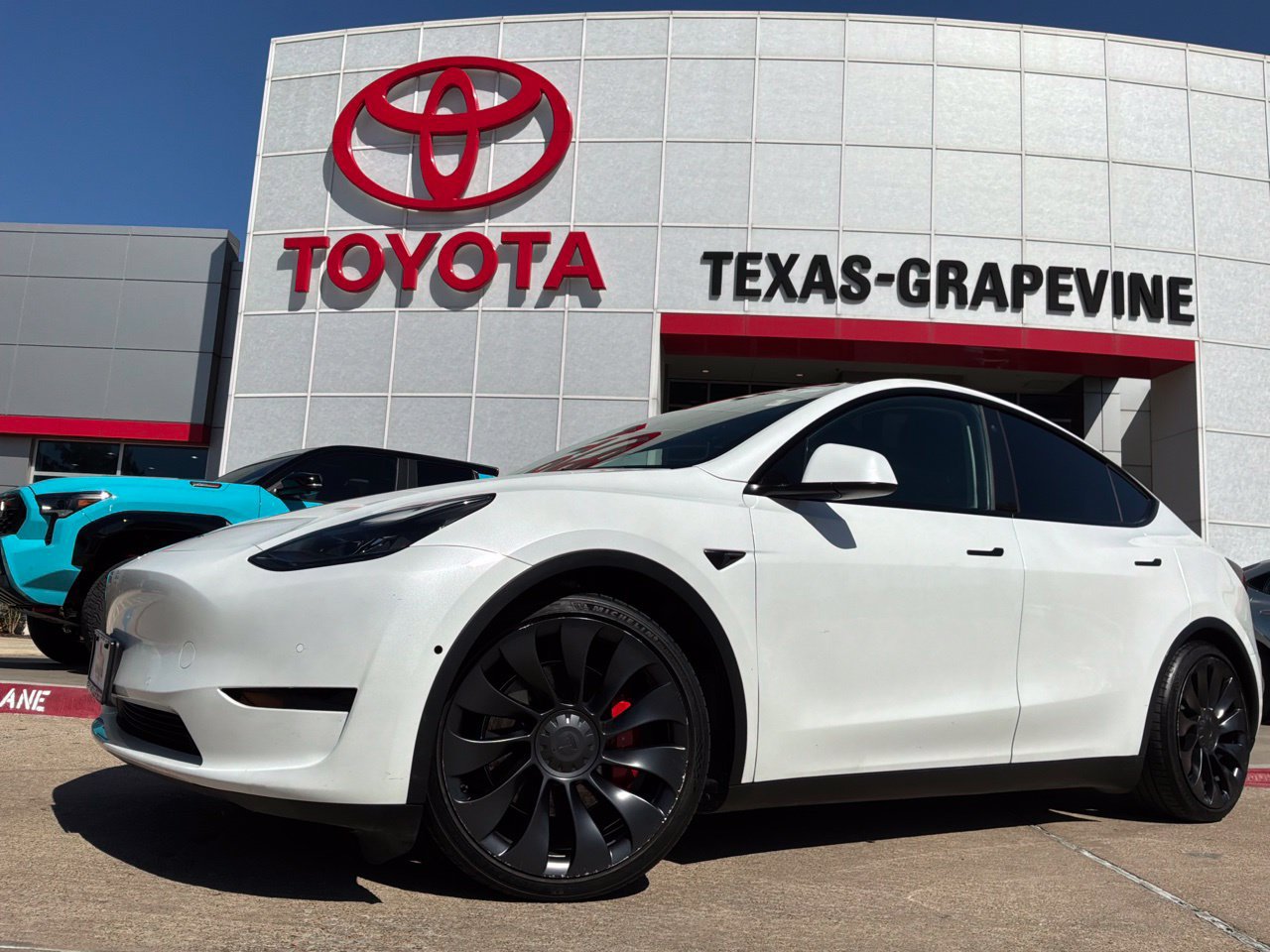 Used 2022 Tesla Model Y Performance AWD/4WD image 2