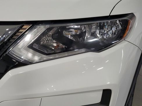 Used 2019 Nissan Rogue SV image 27