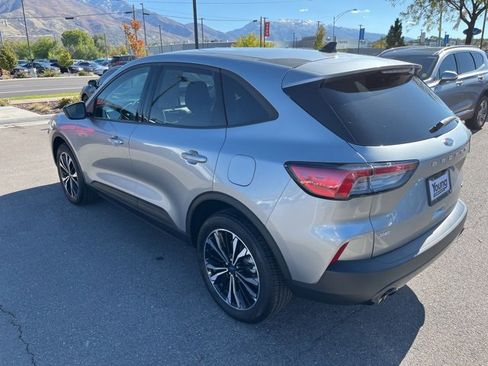 Used 2022 Ford Escape SE w/ SE Sport Appearance Package image 7